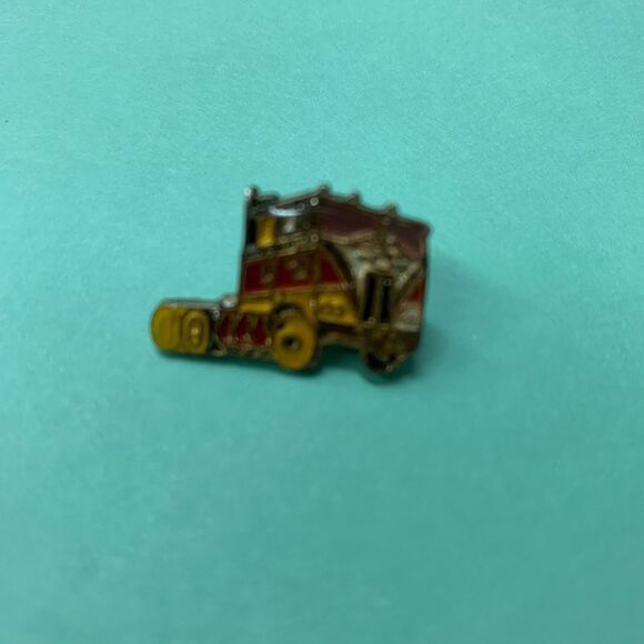 Vintage Enamel Semi Truck Gold Tone Lapel Hat Pin - Picture 1 of 5
